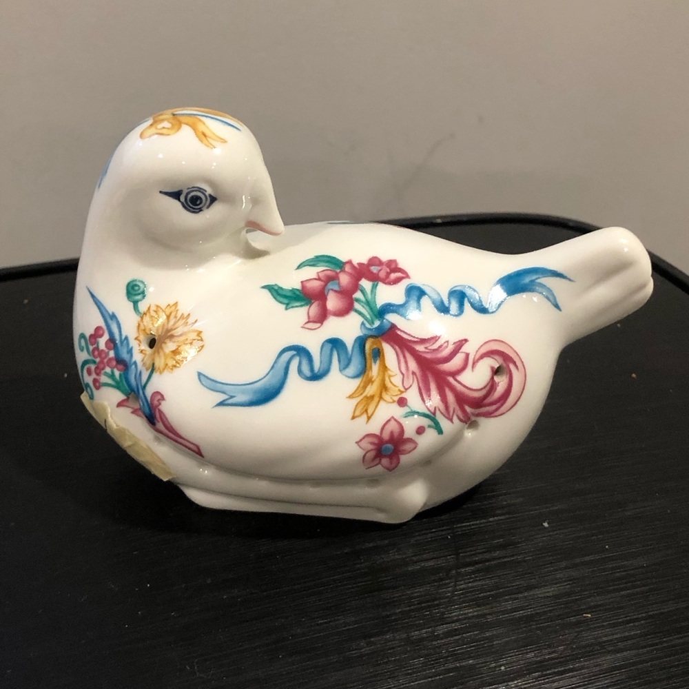 Elizabeth Arden Palais Versailles Porcelain Pomander Figurine Bird Floral Design